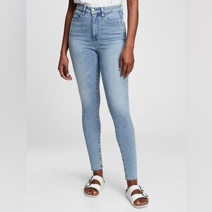 GAP (32) Universal Jegging Sky High Light Indigo Distress Stretch Soft - 32